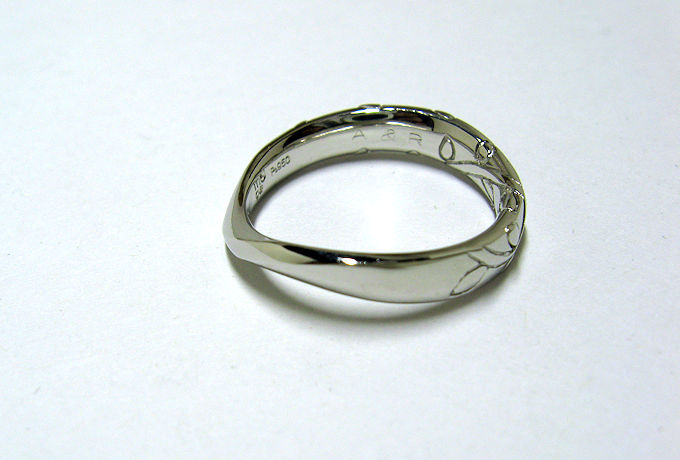 ツタ模様のオーダーメイド結婚指輪