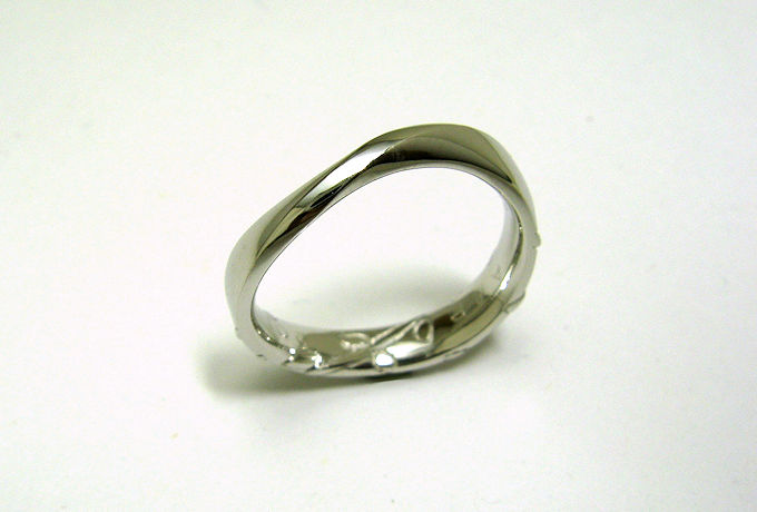 ツタ模様のオーダーメイド結婚指輪